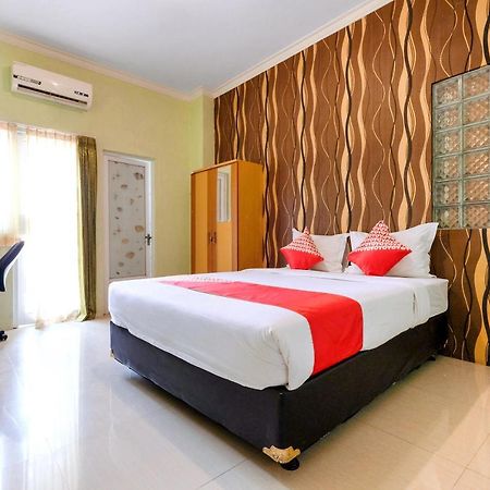 Oyo 338 Guest House Omah Manahan Syariah Solo Eksteriør bilde
