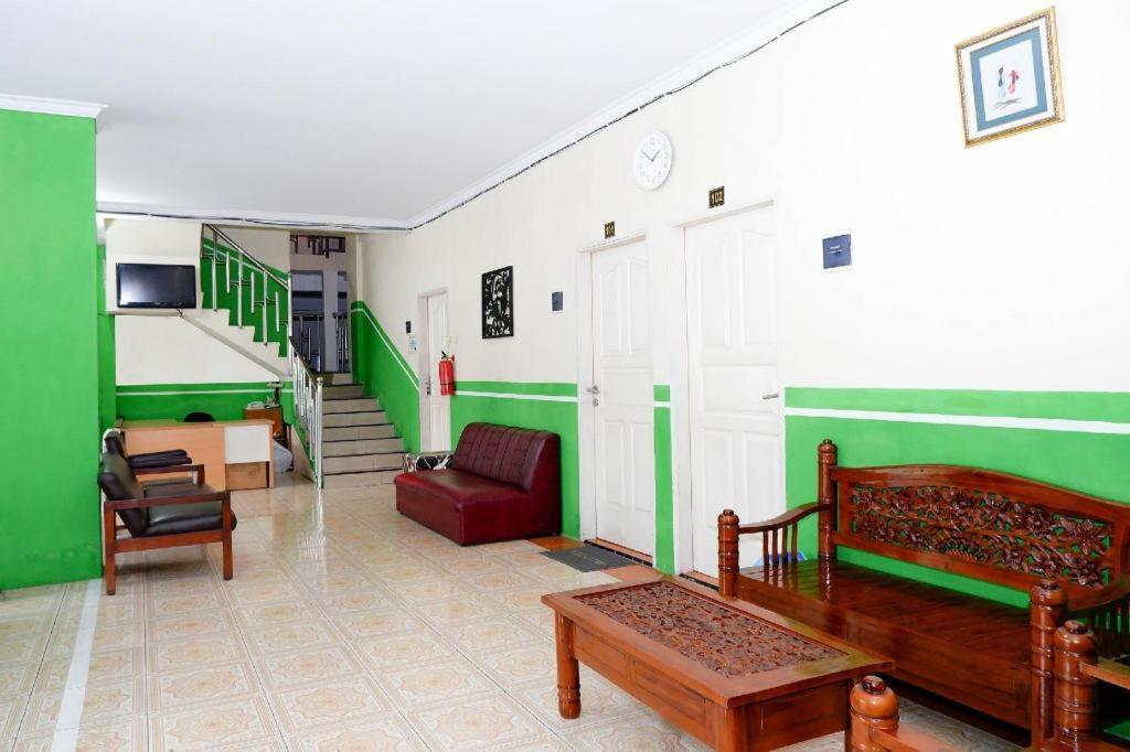 Oyo 338 Guest House Omah Manahan Syariah Solo Eksteriør bilde