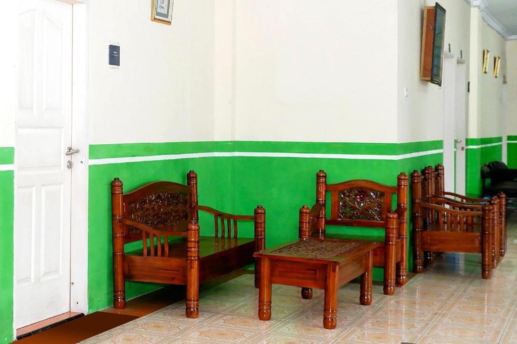 Oyo 338 Guest House Omah Manahan Syariah Solo Eksteriør bilde