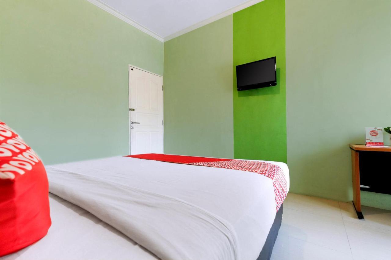 Oyo 338 Guest House Omah Manahan Syariah Solo Eksteriør bilde